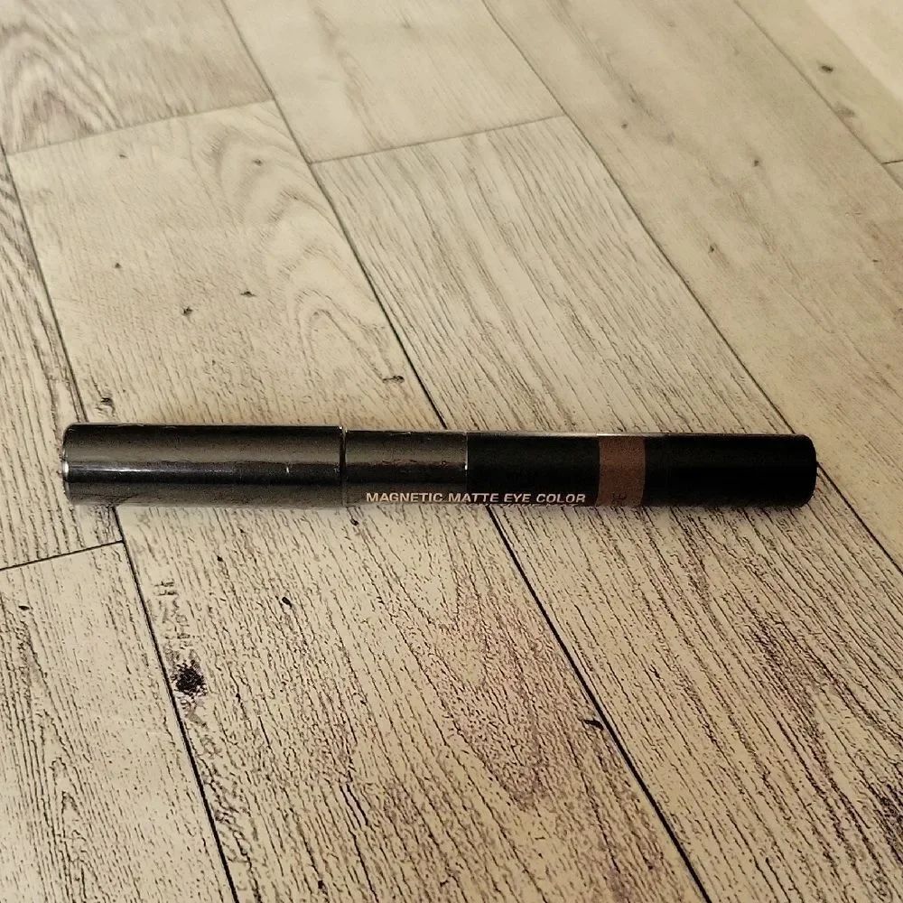 Nudestix Magnetic Matte Eye Color - Taupe